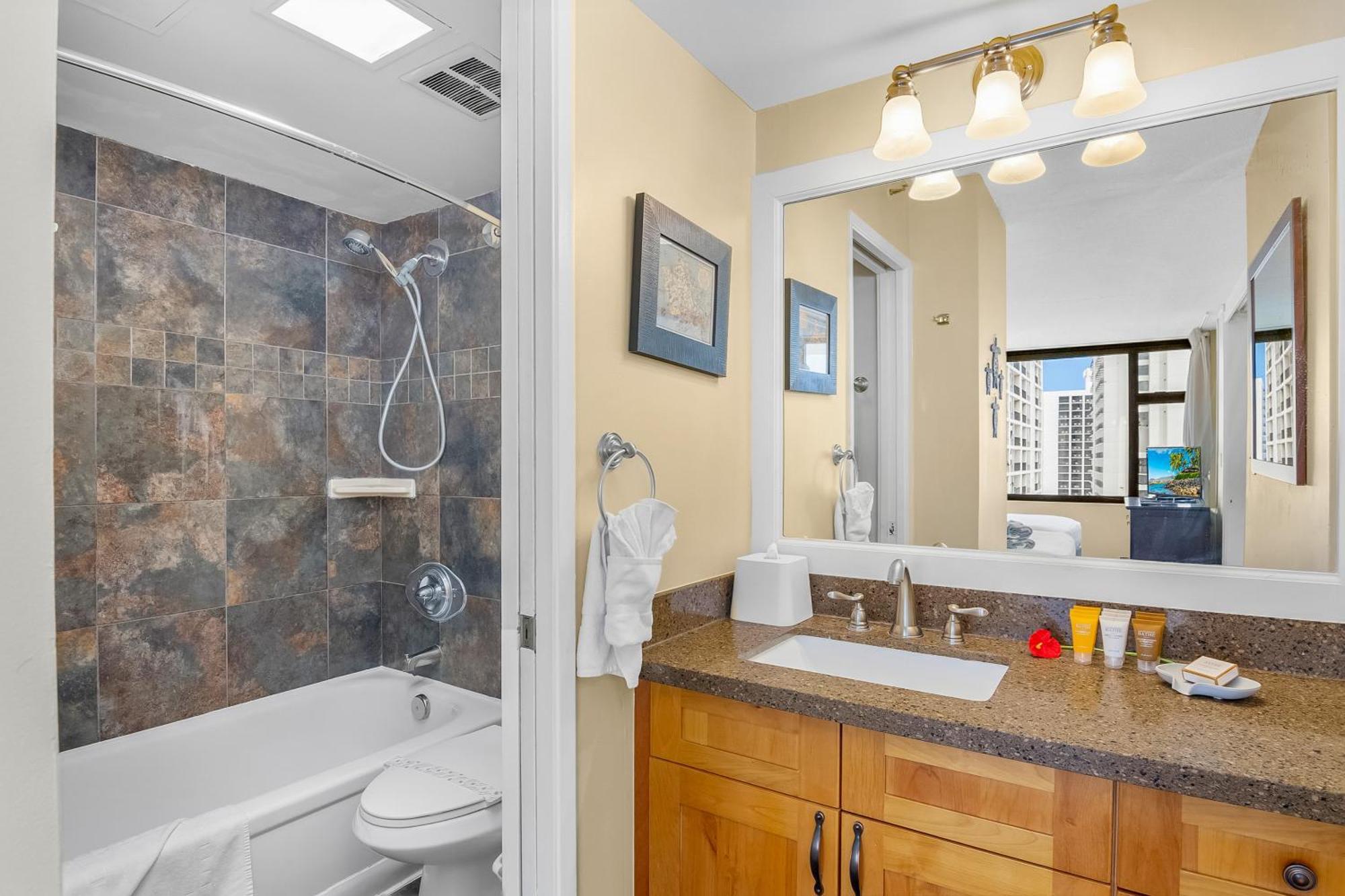 Beautiful 1Br, Steps To Waikiki Beach And Parking โฮโนลูลู ภายนอก รูปภาพ